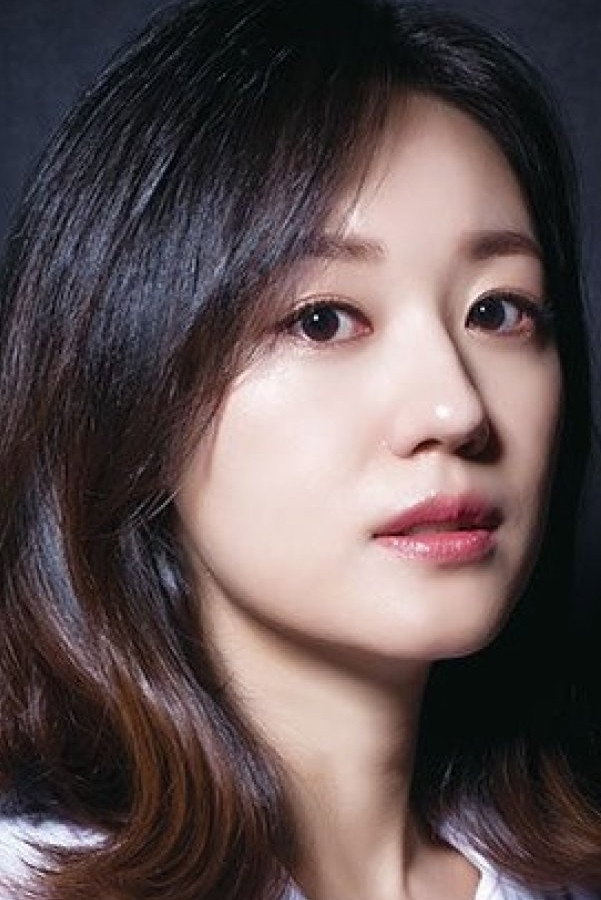 이언정 as Yoon Hyun-Soo in Seobok