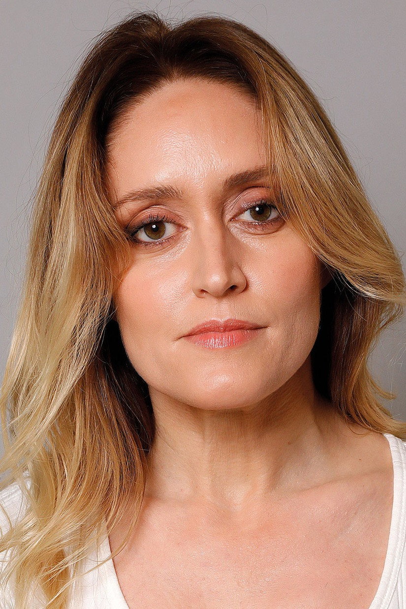 Marina Bellati as Julia in Loco x Vos