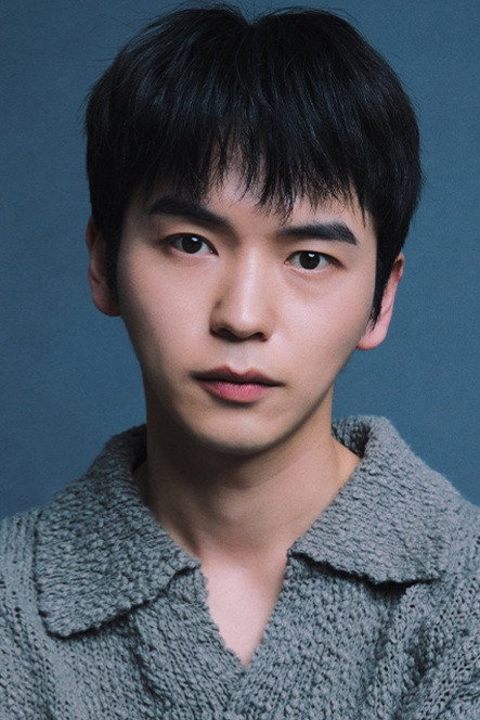 강승호 as Seong-jin in House of the Seasons