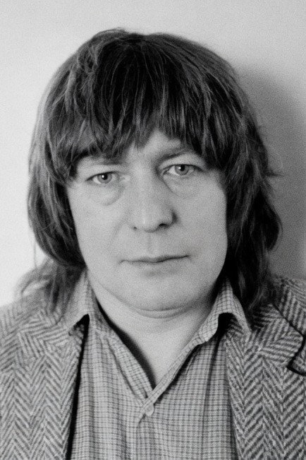 Alan Parker as Self in A New Madonna: The Making of 'Evita'