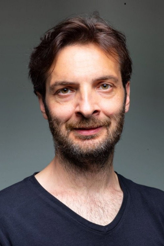 Gökçer Genç as Turgay in Son İstasyon