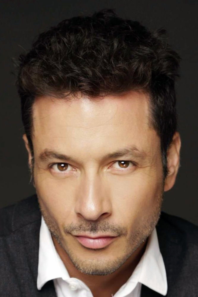 Raúl Méndez as 'Chacorta' in Dinastía Casillas
