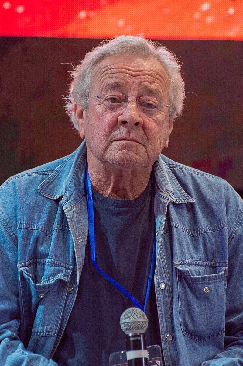 Richard Darbois as Capitaine Dobbs in Funky Cops