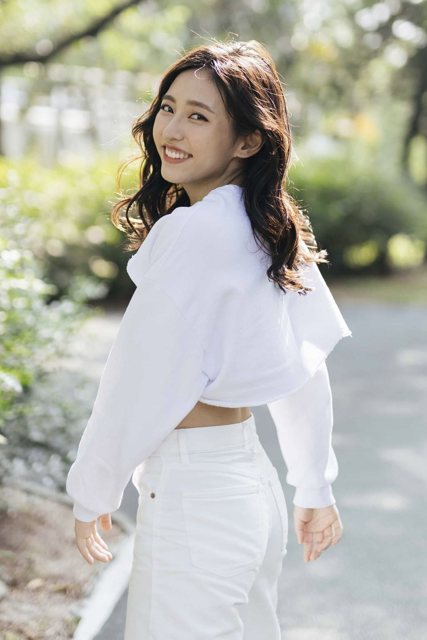 蘇雅琳 as Fong Yuen in Beyond the Common Ground