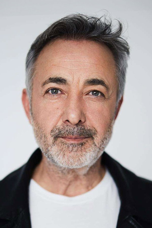 Mehmet Aslantuğ as Yıldırım Saner in Kardeş Çocukları