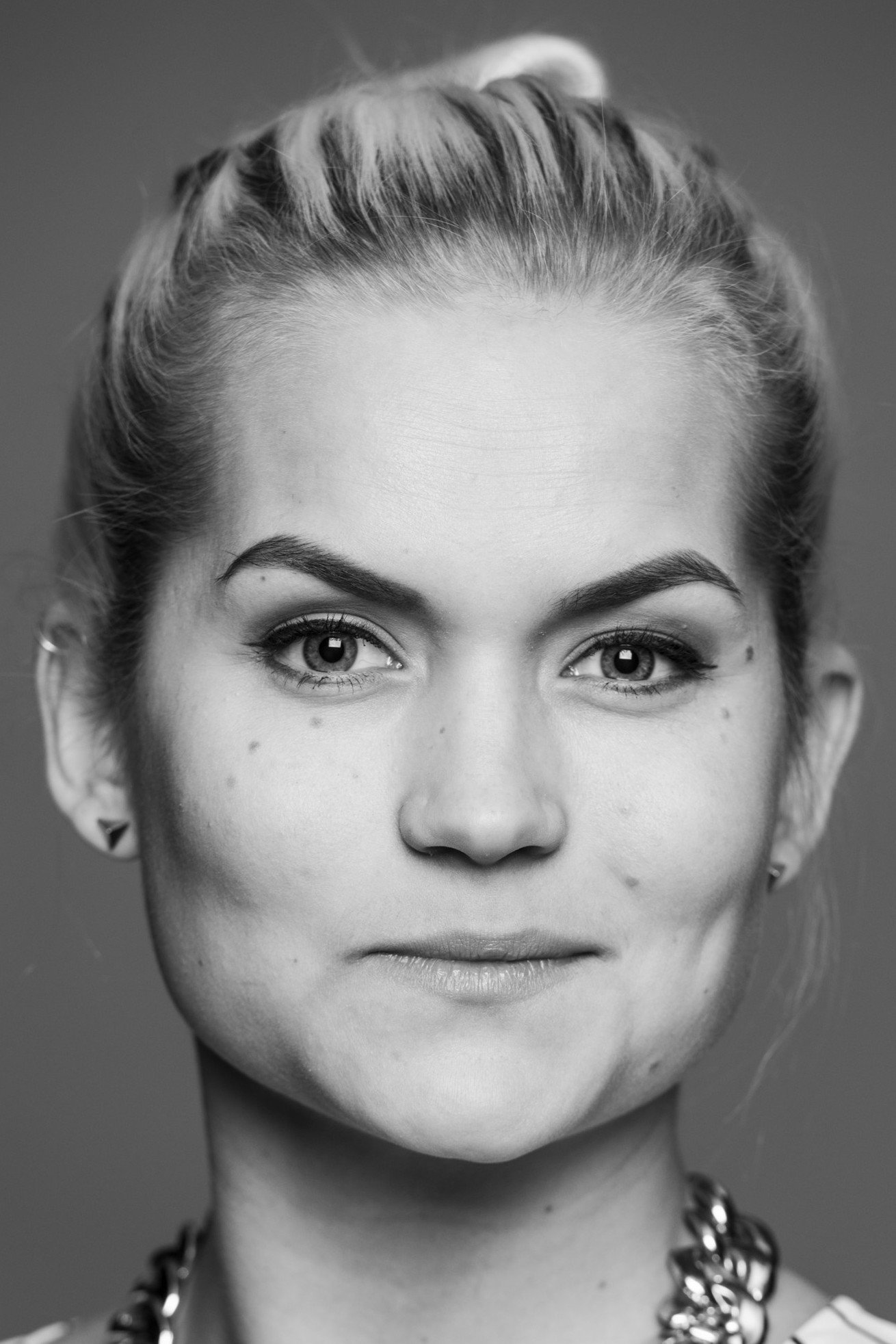Tiffany Kronlöf as Tiffany in Full patte