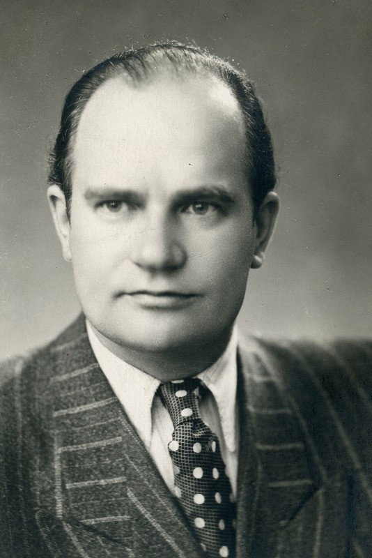 Helmut Vaag as Leopold in Young Pensioner