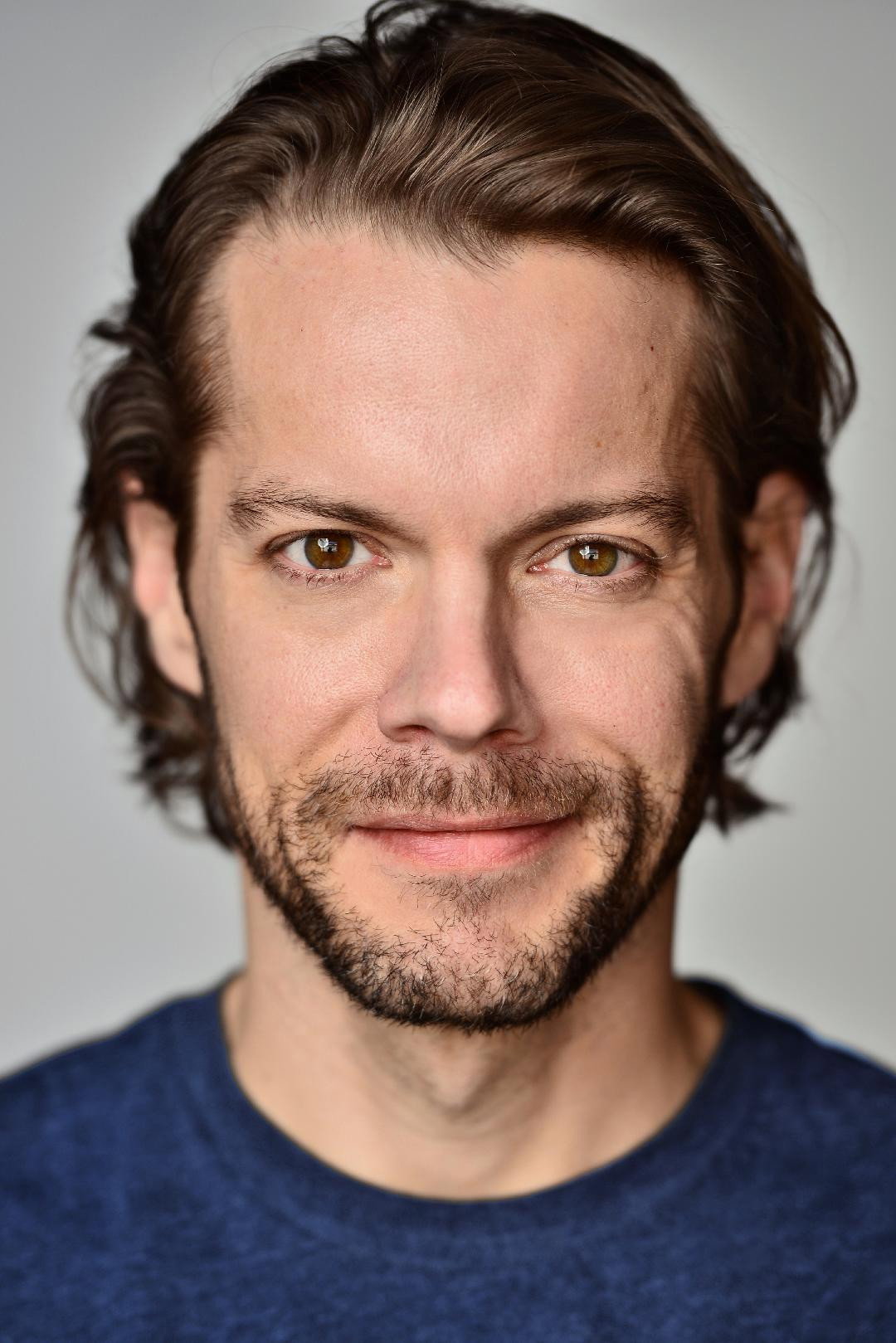 Russell Sams as Edmund Grooms in The Flock