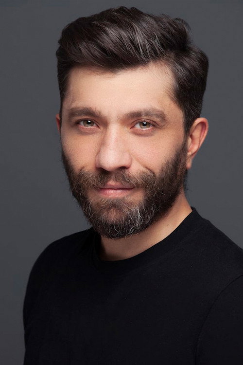 Özgür Emre Yıldırım as Tatar in Yüz Yüze