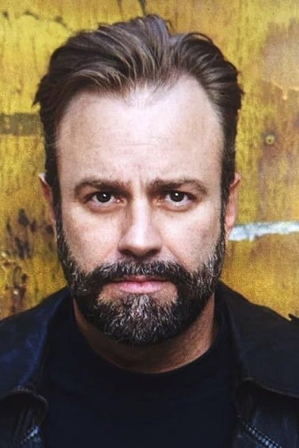 Scotty Cox as 伊戈尔 in 狼牙行动