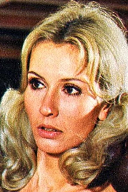 Karin Hofmann as Biggi in Hot Figs
