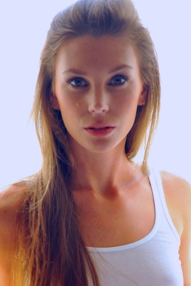 Katelynn Derengowski as Kylie in Paramedics
