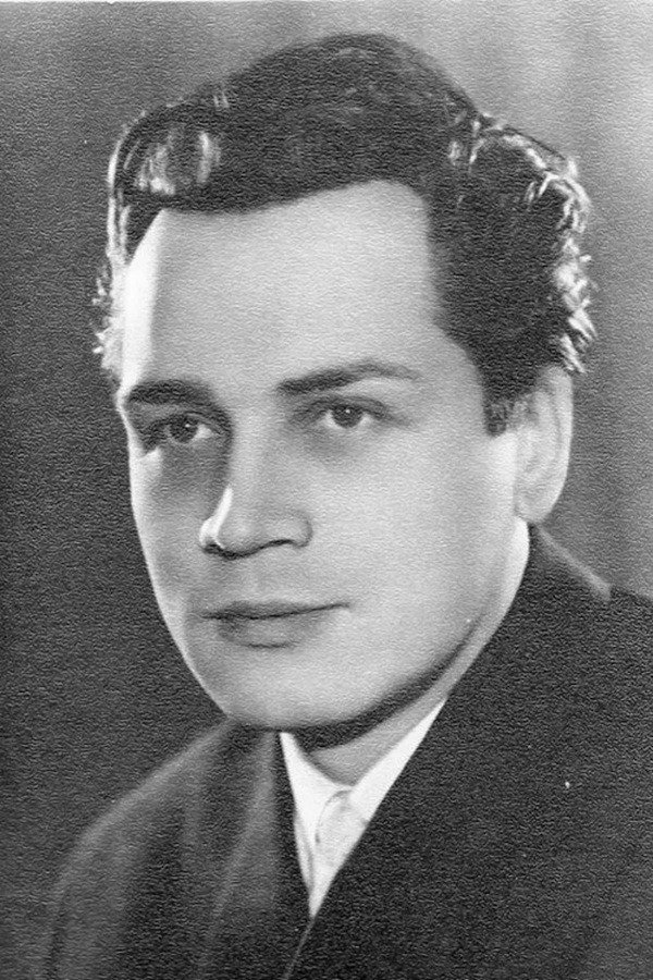 Анатолий Вербицкий as Group Commander Lieutenant Travkin in The Star