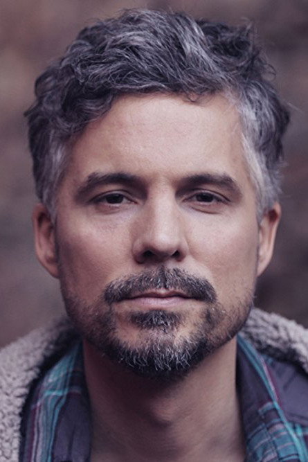 Federico Olivera as Fernando Cox in Tu parte del trato