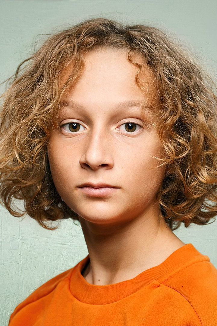 Gavril Dartevelle as Axel in Silence Plateau
