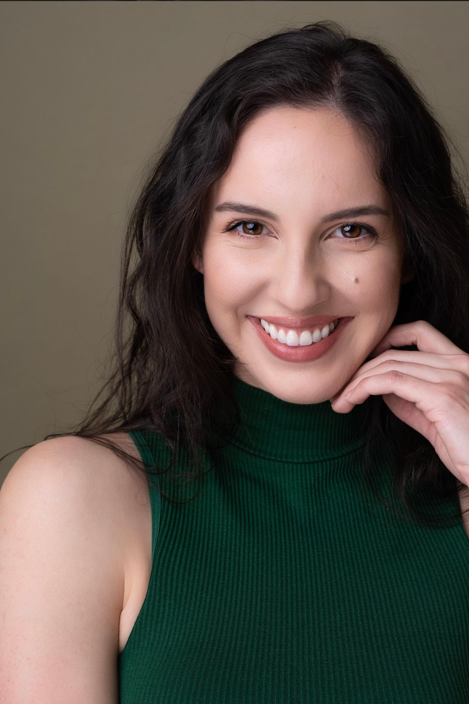 Shélah Larson as Hannah in Losers of Eden