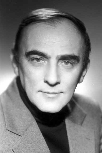 Ladislav Lakomý as František Halámek in Archimédův bod