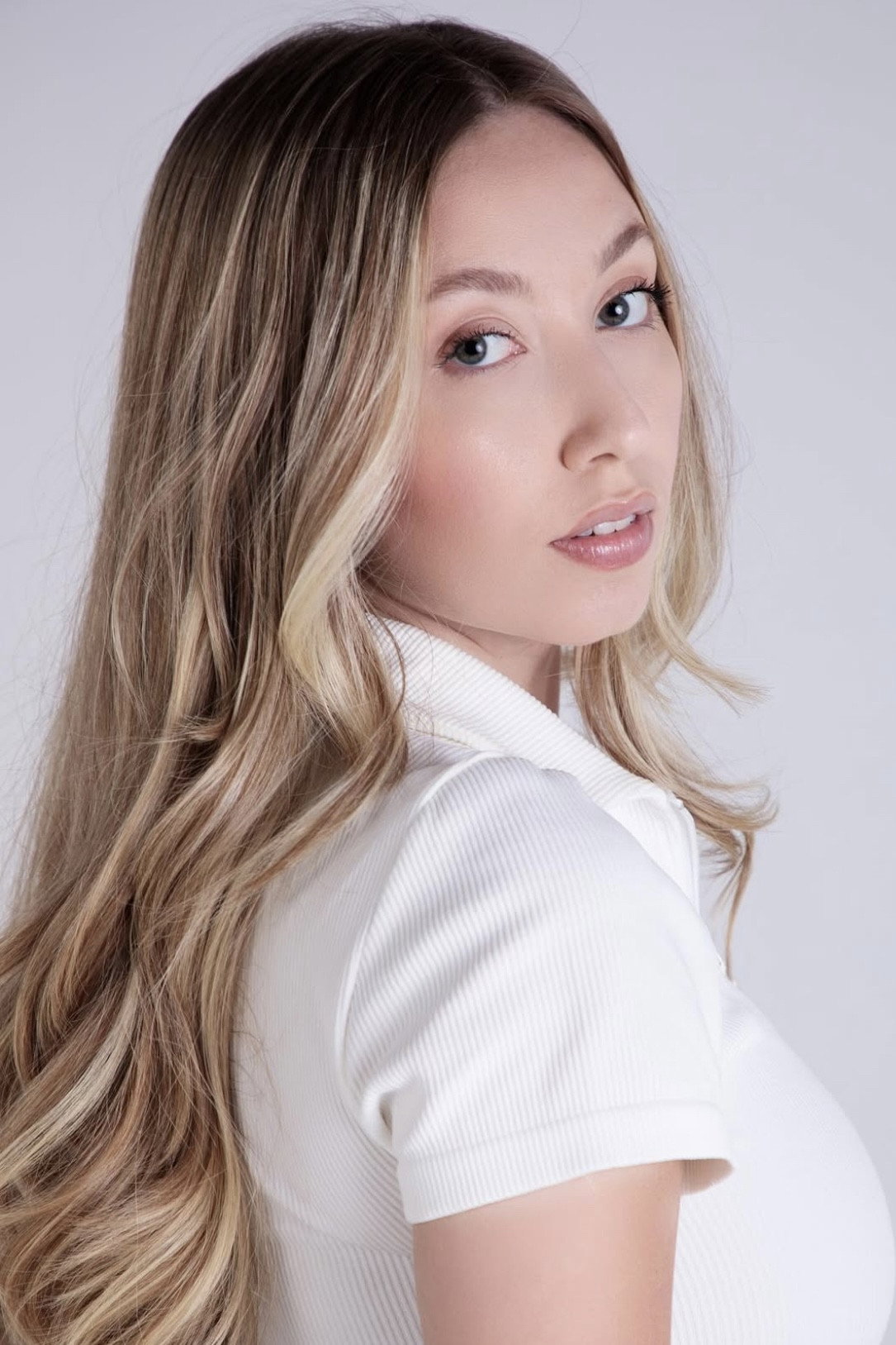 Carolina Cristal as Yasmin in Apenas Mais Umas de Amor