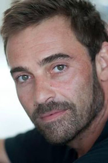 Laurent Jumeaucourt as Mario in Mise à nu