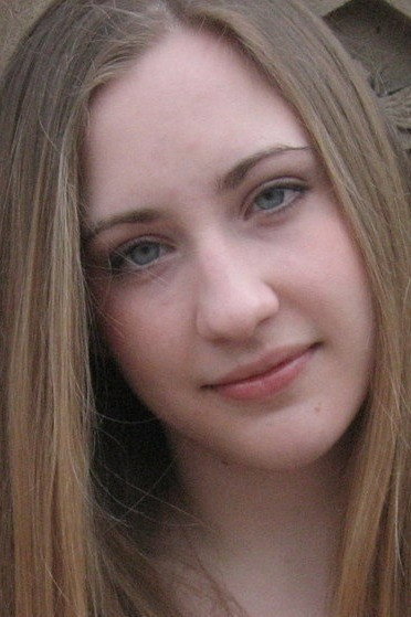 Emily Bridges as Jenny in Flower Shop Mystery: Dearly Depotted