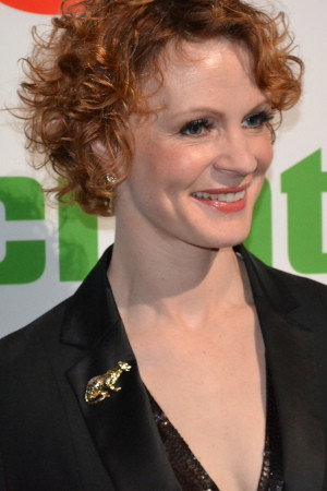 Minna Haapkylä as Eve in Sisters Apart