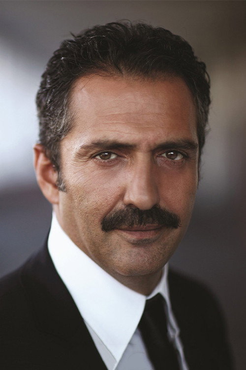 Yavuz Bingöl as Zafer Erbay in Sevda Kuşun Kanadında