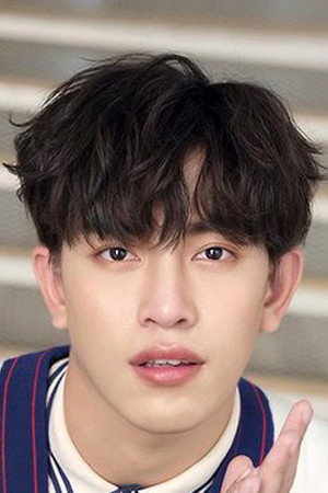 ธีรภัทร อังคณิตย์ as Seji in Deep Night