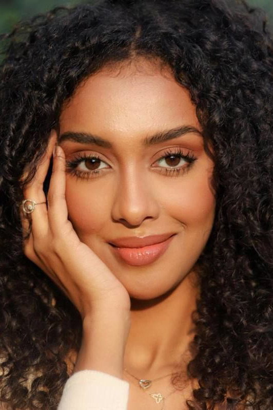 Haneen Saeed as Lail in The Tale of Daye's Family
