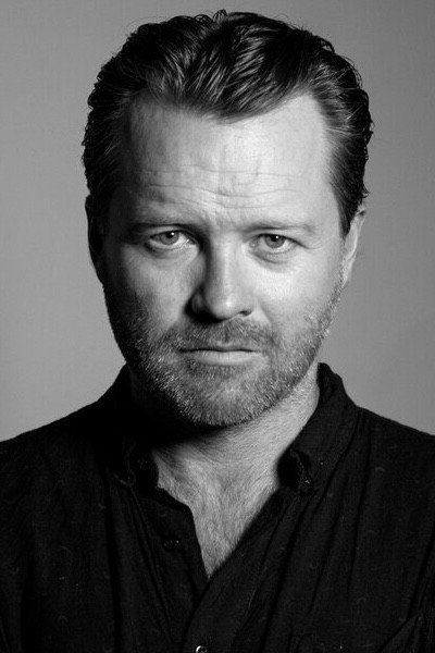 Anthony Hayes as Bernie Banton in Devil's Dust