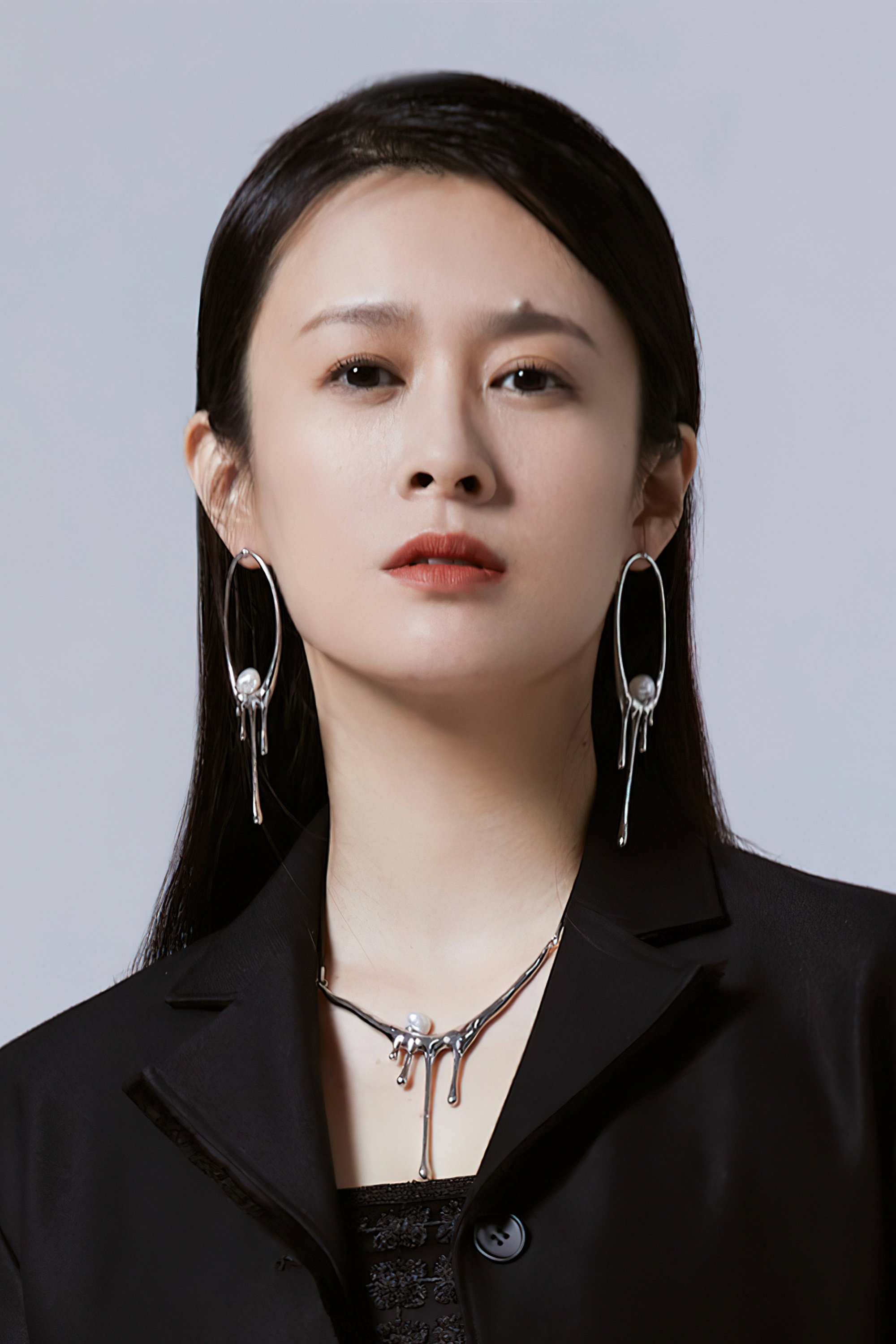 Shanmeng Zhang as Phoebe in Crazy n' the City