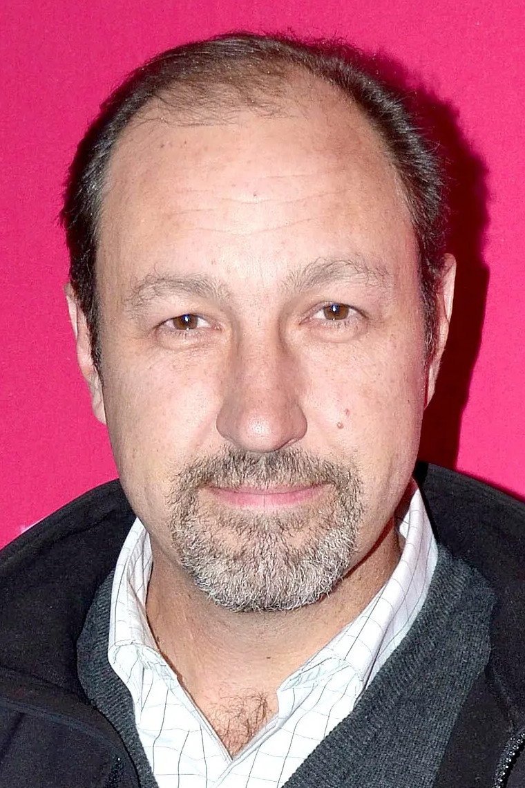 Rodrigo Murray as Eric in Drenaje Profundo