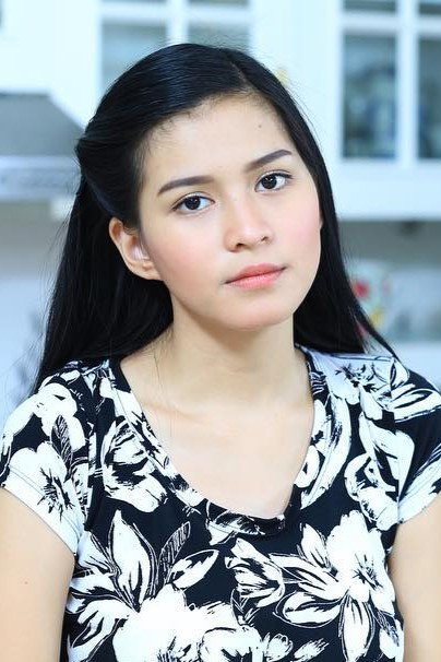Nadira Octova as Lastri in Wengi Anak Mayit