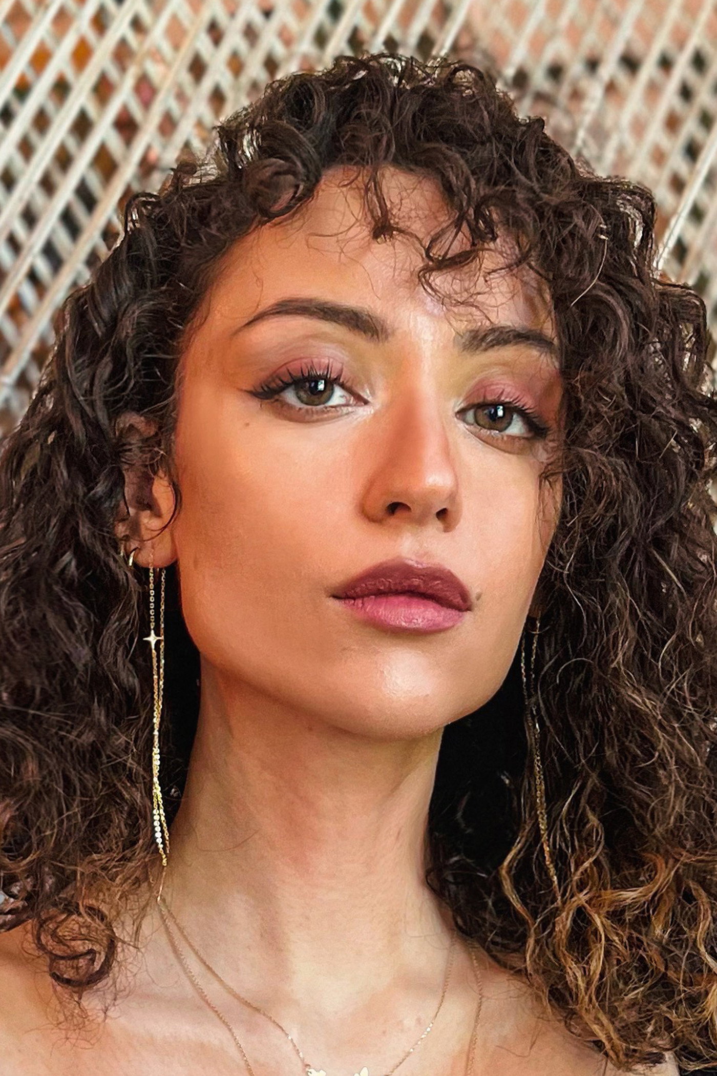 Rosaline Elbay as Leen in Do No Harm