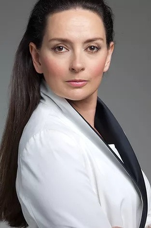 Raquel Dias as Rosa in When It Thunders