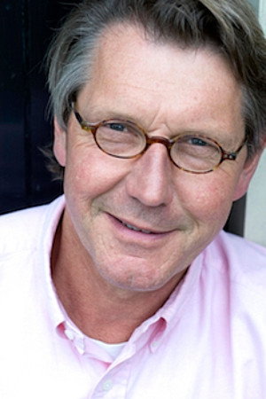 Ursul de Geer as himself in Koos Tak's Lonely War