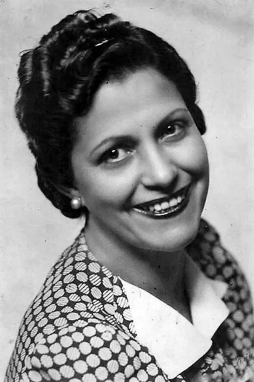 Guadalupe Muñoz Sampedro as Amalia in El abuelo tiene un plan