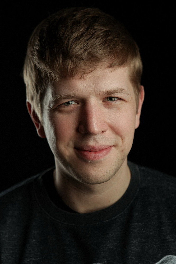 Олег Новиков as Pavel Zhuravlev in Злая шутка