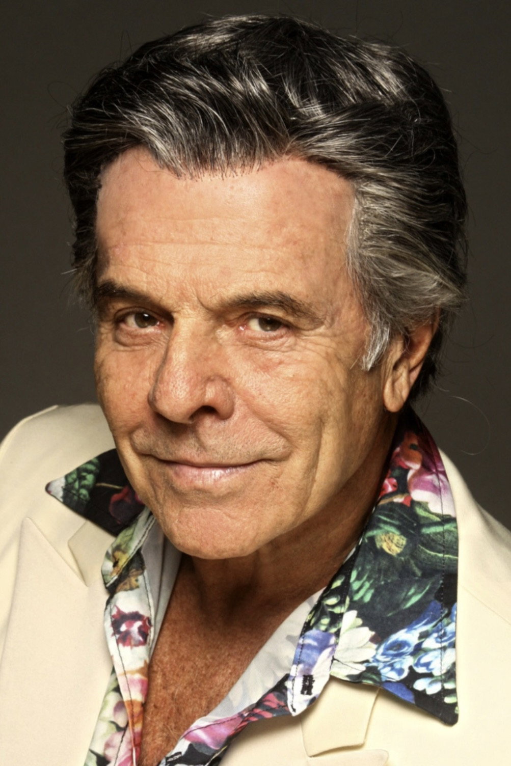 Víctor Laplace as Mario in Close to the Border