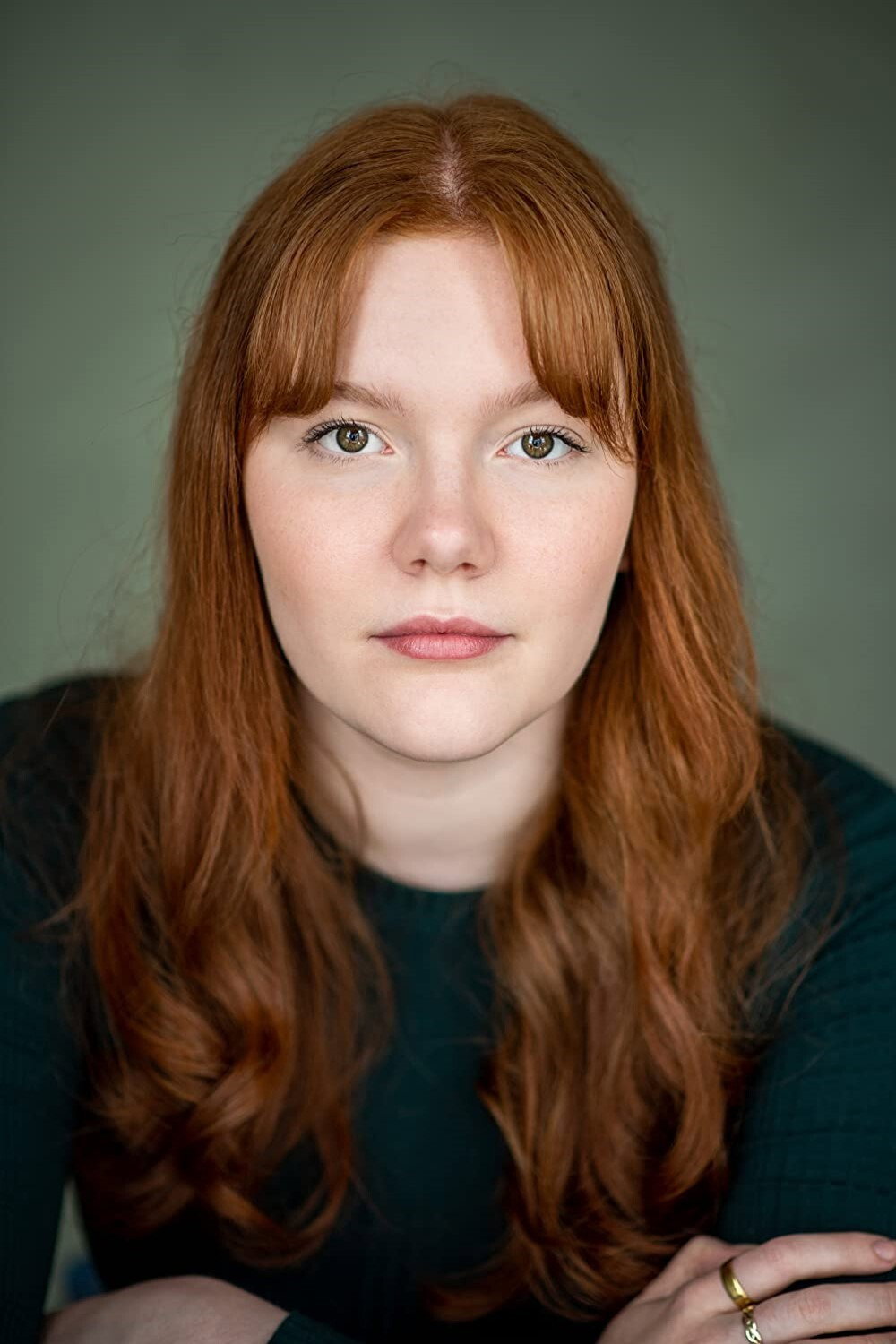 Sophie Jane Oliver as Bess in Shortcut