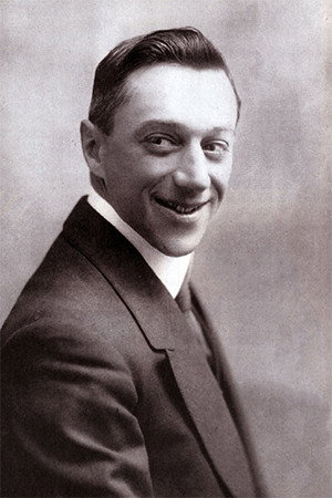 André Deed as Eugène, vieux régisseur des Folies Impériales in Just Leon