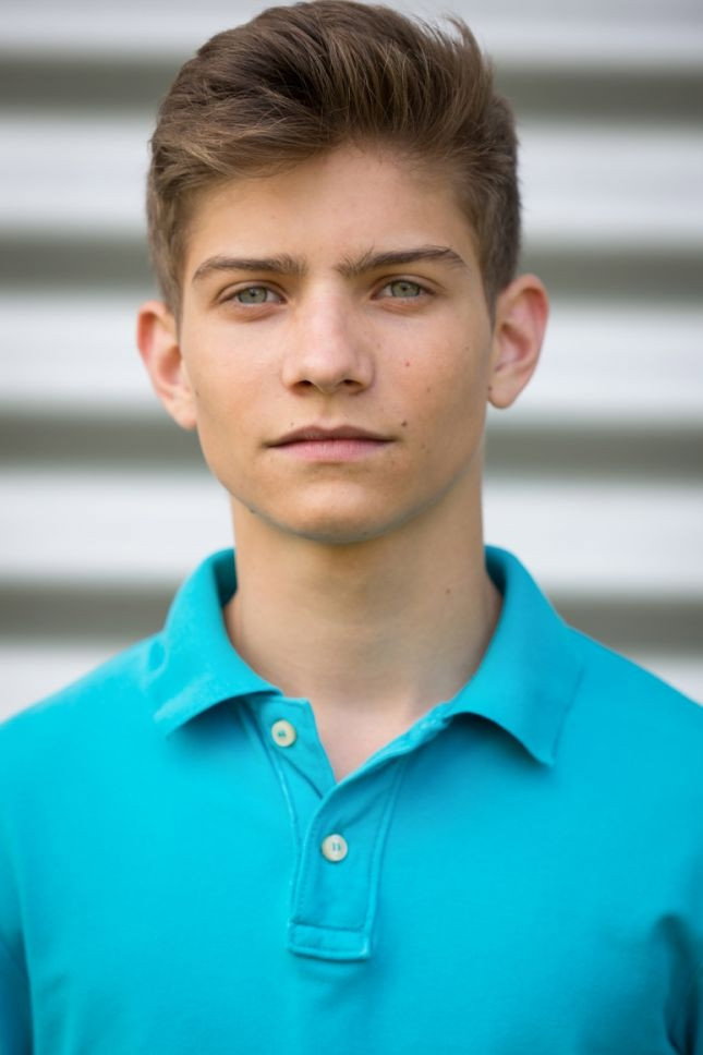 Juls Serger as Quinn in Four Enchanted Sisters