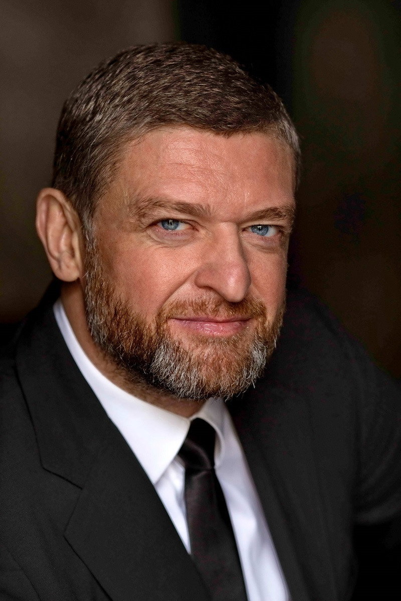 Сергей Комаров as Рудковский in Wolf