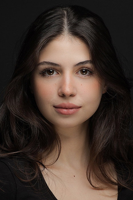 Zeynep Atılgan as Parla Yılmaz in Family Secrets