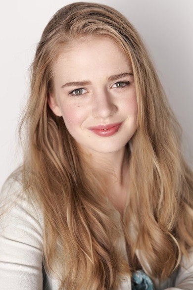 Freya Van-Dyke Goodman as Ava in Two Piece