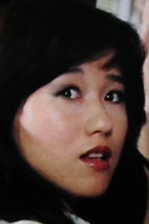 Mami Yuki as Mariko in Hawaiian Love: Dangerous Honeymoon