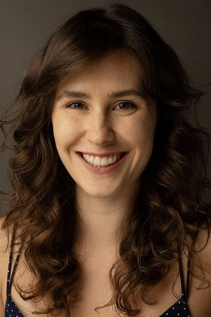 Alana Bortolini as Moira in Um Dia Extraordinário
