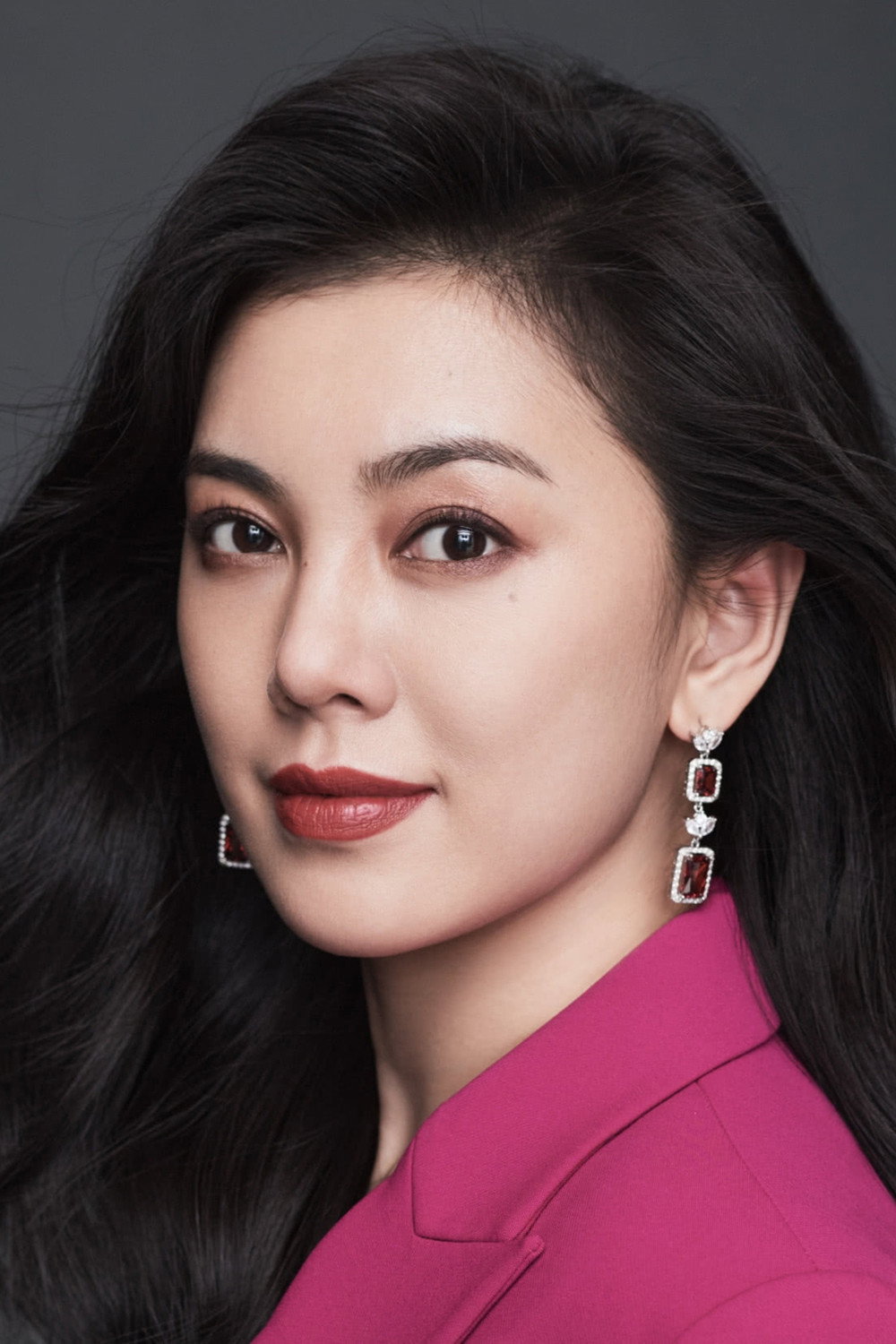 Zhao Wenqi as Qiao Wei in 猎金行动