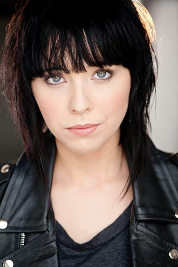 Sarah De La Isla as JP in Mono