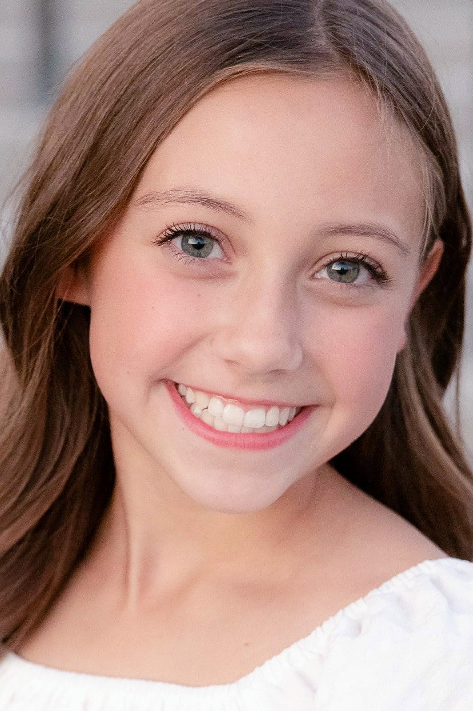 Scarlett Hazen as Sadie in Love Switch