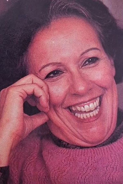 Delfina Guido as Misia Trina in La estrategia del caracol